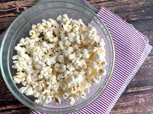 Przepis Popcorn bez oleju przygotowany w mikrofalówce