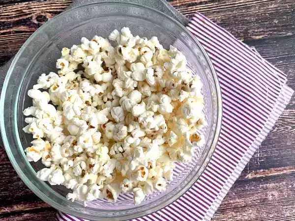 Przepis Popcorn bez oleju przygotowany w mikrofalówce