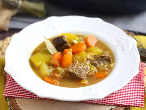 Przepis Gulasz wołowo-ziemniaczany w szybkowarze