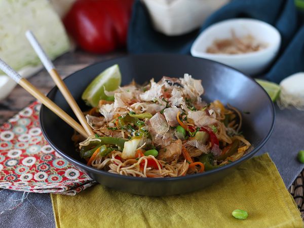 Przepis Yakisoba, smażony makaron z warzywami