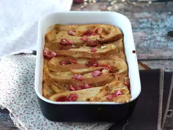 Przepis Tosty francuskie zapiekane w piekarniku z różową praliną - przepis ultra smakowity
