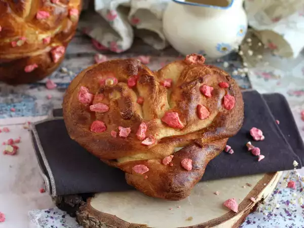Przepis Wyjątkowo miękkie bułeczki brioche w kształcie serca na walentynki