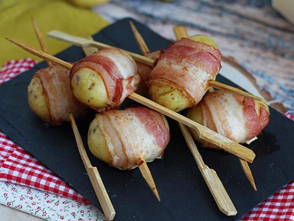 Przepis Szaszłyki aperitif z ziemniakami i wędzonym boczkiem