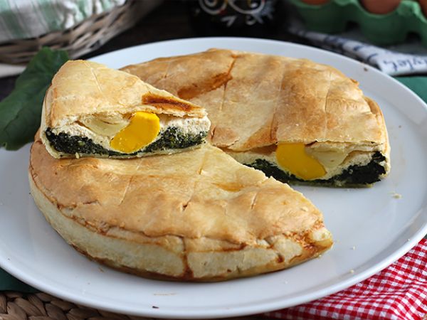 Przepis Ciasto ze szpinakiem, ricottą i jajkiem - włoska torta pasqualina