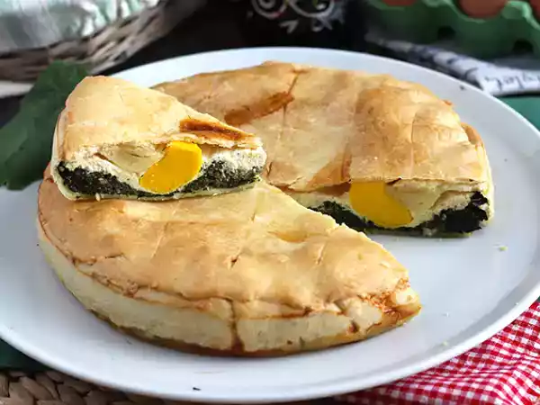 Przepis Ciasto ze szpinakiem, ricottą i jajkiem - włoska torta pasqualina