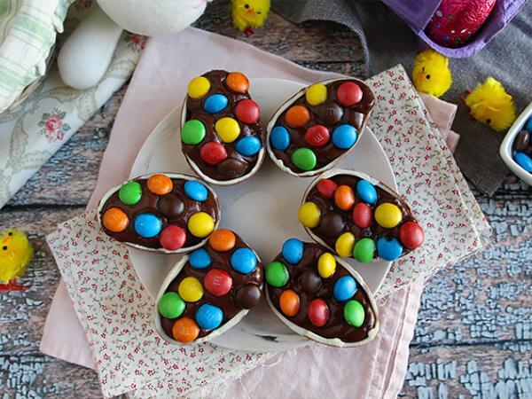 Przepis Jajka wielkanocne wypełnione czekoladowym kremem deserowym i m&m's