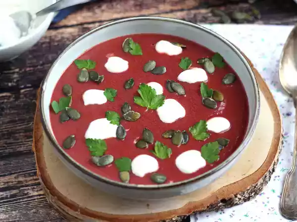 Przepis Łatwa i kolorowa zupa buraczkowa