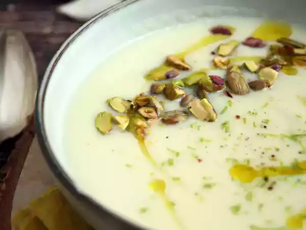 Przepis Krem z kalafiora i pistacji