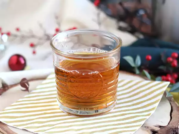 Przepis Wassail, pikantny koktajl bożonarodzeniowy