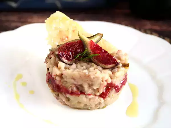 Przepis Risotto z figami, gorgonzolą i szynką