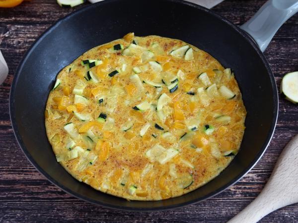 Przepis Omlet z papryką i cukinią