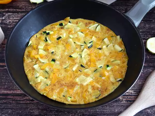 Przepis Omlet z papryką i cukinią