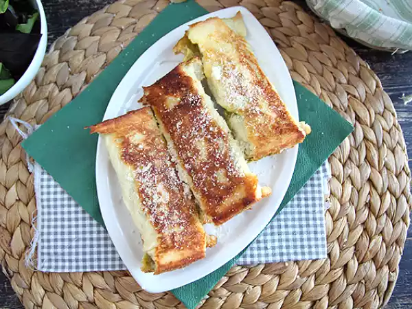 Przepis Pikantne tosty francuskie z pesto