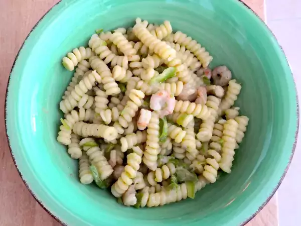Przepis Fusilli z cukinią, krewetkami i imbirem