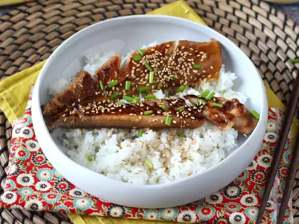 Przepis Jak przyrządzić makrelę? wypróbuj ten przepis z sosem sojowym i miodem!