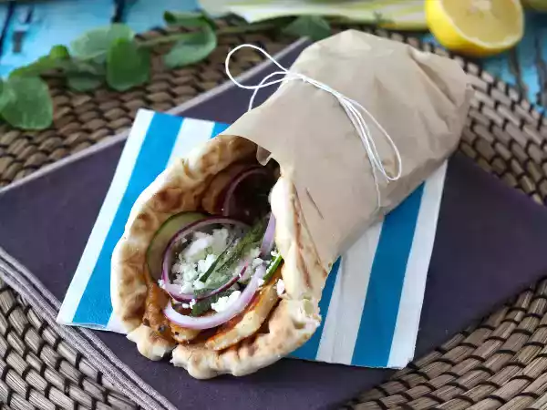 Przepis Gyros z halloumi, wegetariańska wersja greckiej kanapki!