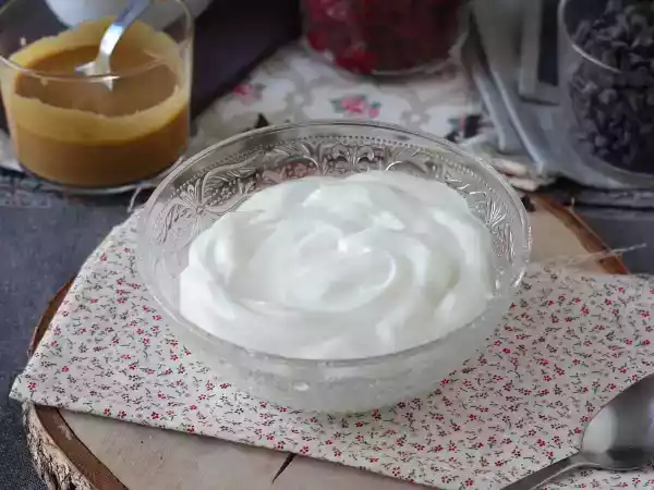 Przepis Jak zrobić domowy skyr? łatwy i ekonomiczny przepis!