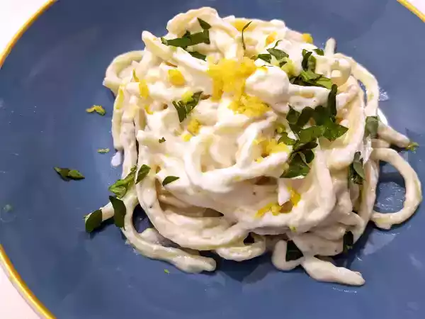 Przepis Makaron z ricottą i cytryną - delikatne i łatwe danie!