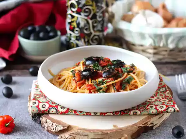 Przepis Spaghetti alla puttanesca - szybkie i smaczne pierwsze danie