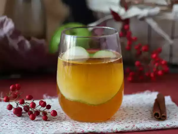 Przepis Pumpkin spritz, pikantny koktajl z syropem dyniowym!