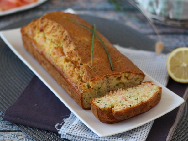 Przepis Ciasto z wędzonym łososiem, cytryną i szczypiorkiem