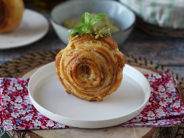 Przepis Łatwa solona bułka nowojorska z pesto i serem śmietankowym z 4 składników