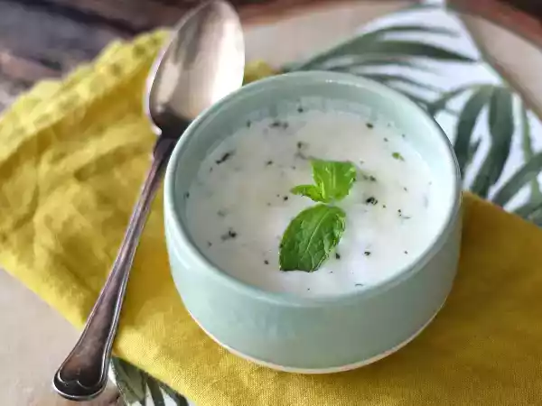 Przepis Sos jogurtowy do sałatek i klopsików