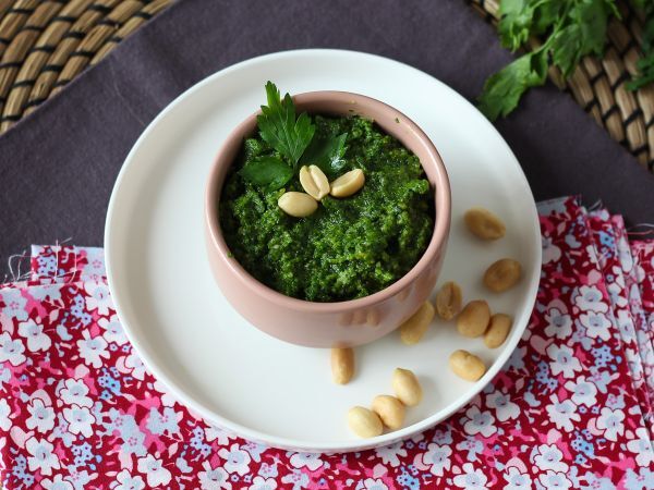 Przepis Pesto z pietruszki i orzeszków ziemnych - eksplozja smaków