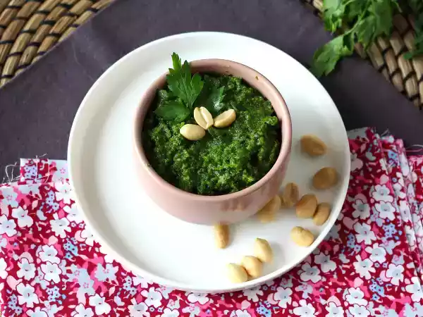 Przepis Pesto z pietruszki i orzeszków ziemnych - eksplozja smaków