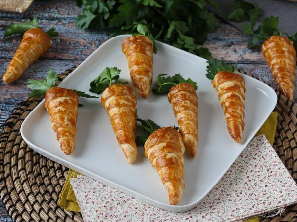 Przepis Urocze marchewki z ciasta francuskiego na wielkanocny aperitif: kozi ser i suszone pomidory