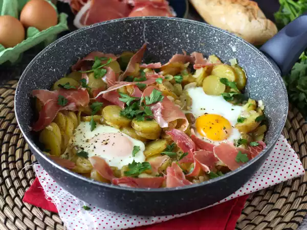 Przepis Huevos rotos - superłatwy hiszpański przepis na bazie ziemniaków i jajek