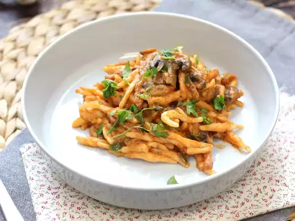 Przepis Pasta alla boscaiola - idealne pierwsze danie na jesień i zimę