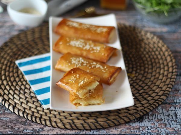 Przepis Feta saganaki, grecki przepis na smażoną fetę z miodem