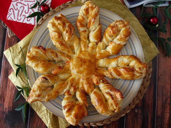 Przepis Kruche ciasto z łososiem i serkiem śmietankowym, idealne na przekąskę na aperitif