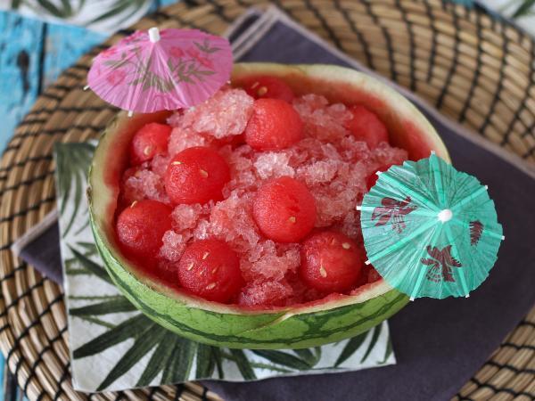 Przepis Frosé z arbuza: super orzeźwiający koktajl granita z różowym winem!