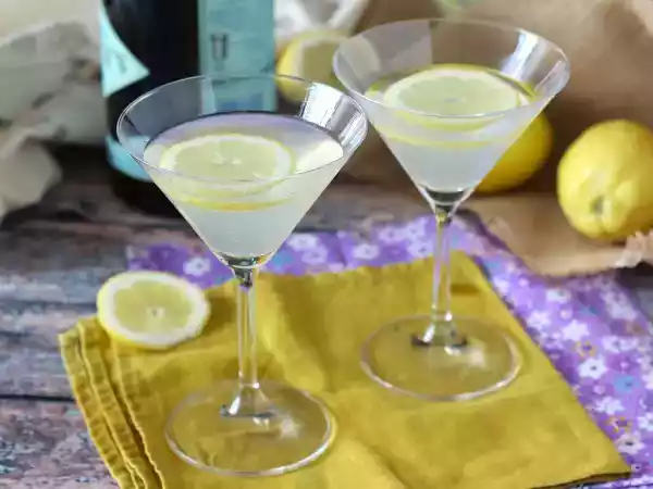 Przepis Gin fizz do podzielenia się z wszystkimi gośćmi podczas aperitifu