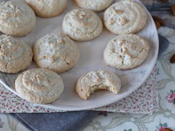 Przepis Amaretti, włoskie migdałowe smakołyki idealne do kawy!