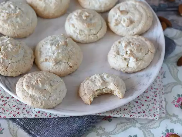 Przepis Amaretti, włoskie migdałowe smakołyki idealne do kawy!