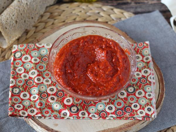 Przepis Pasta z czerwonej papryki: orzeźwiająca odmiana na aperitif!