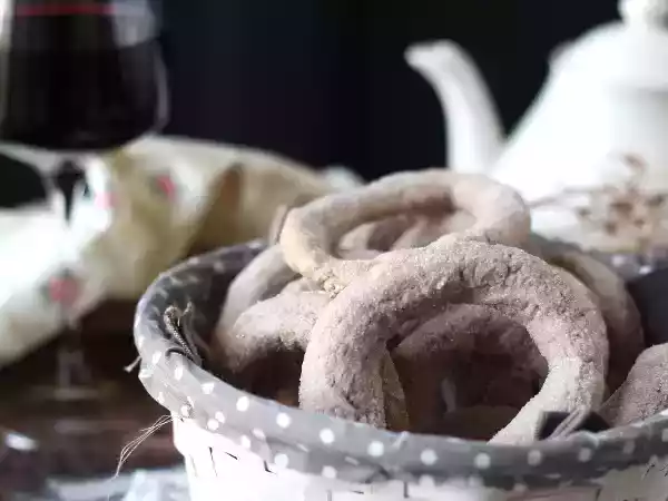 Przepis Pączki z czerwonym winem: przepis babci, który każdy powinien znać!
