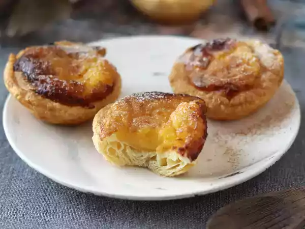 Przepis Pastéis de nata we frytkownicy powietrznej. szybki i łatwy przepis na tradycyjne portugalskie słodycze.