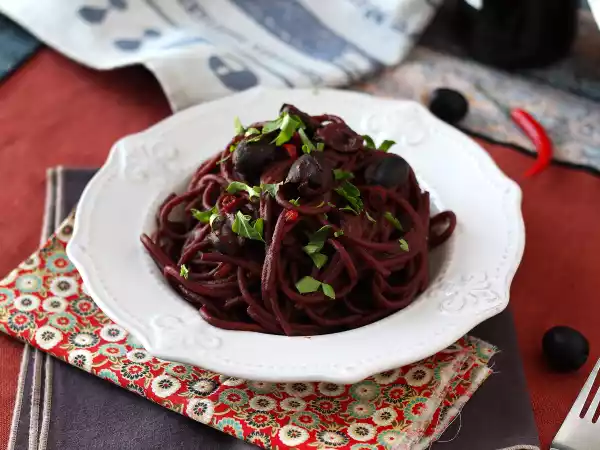 Przepis Spaghetti al fuoco di bacco: makaron z czerwonym winem na wyjątkowy stół