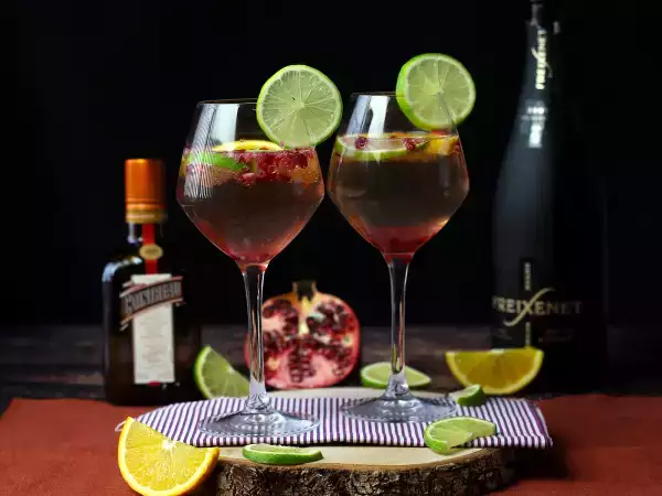 Przepis Sangria musująca: orzeźwiająca gwiazda świąt
