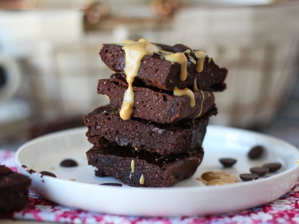 Przepis Proteinowe brownie z serwatką, naturalnie bezglutenowe