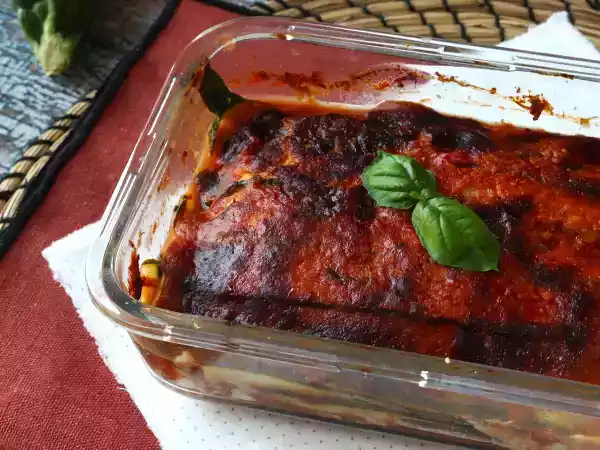 Przepis Parmigiana z cukinii we frytkownicy: szybko, lekko i chrupiąco
