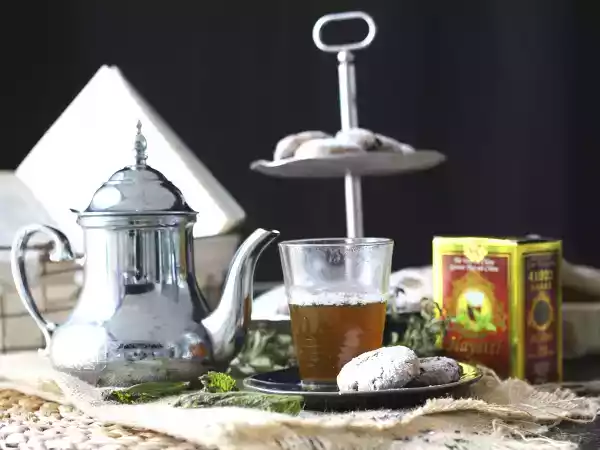 Przepis Jak przygotować autentyczną marokańską herbatę miętową?