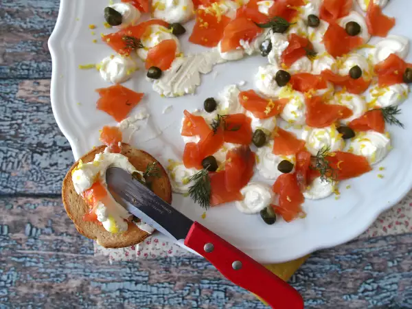 Przepis Pasta aperitif z wędzonego łososia