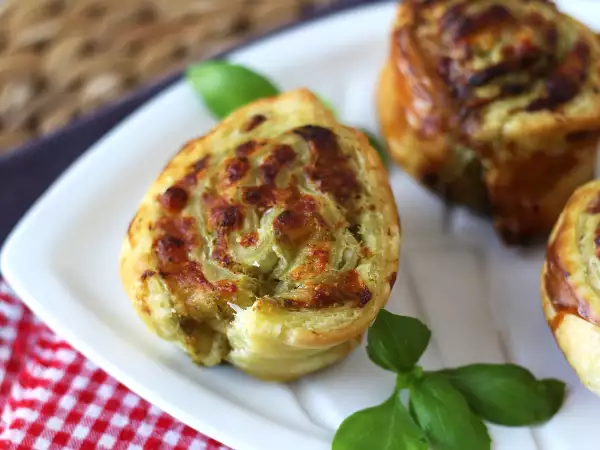 Przepis Paszteciki z mozzarellą i pesto z frytownicy powietrznej, gotowe w 15 minut!