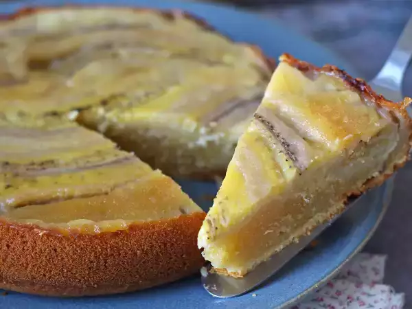 Przepis Dodatkowy tort bananowy z pomadą do góry nogami