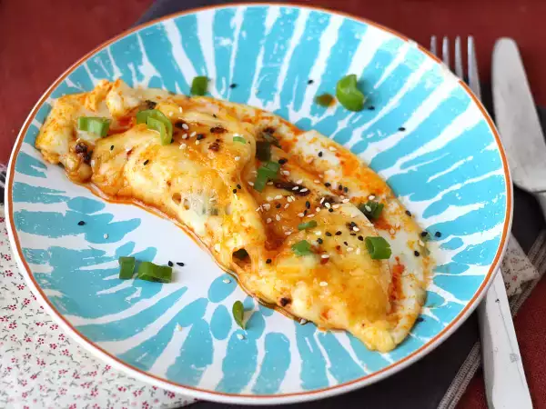 Przepis Jajka sadzone z miodem i mozzarellą, czyli ekspresowe śniadanie na słodko, słono i ostro!